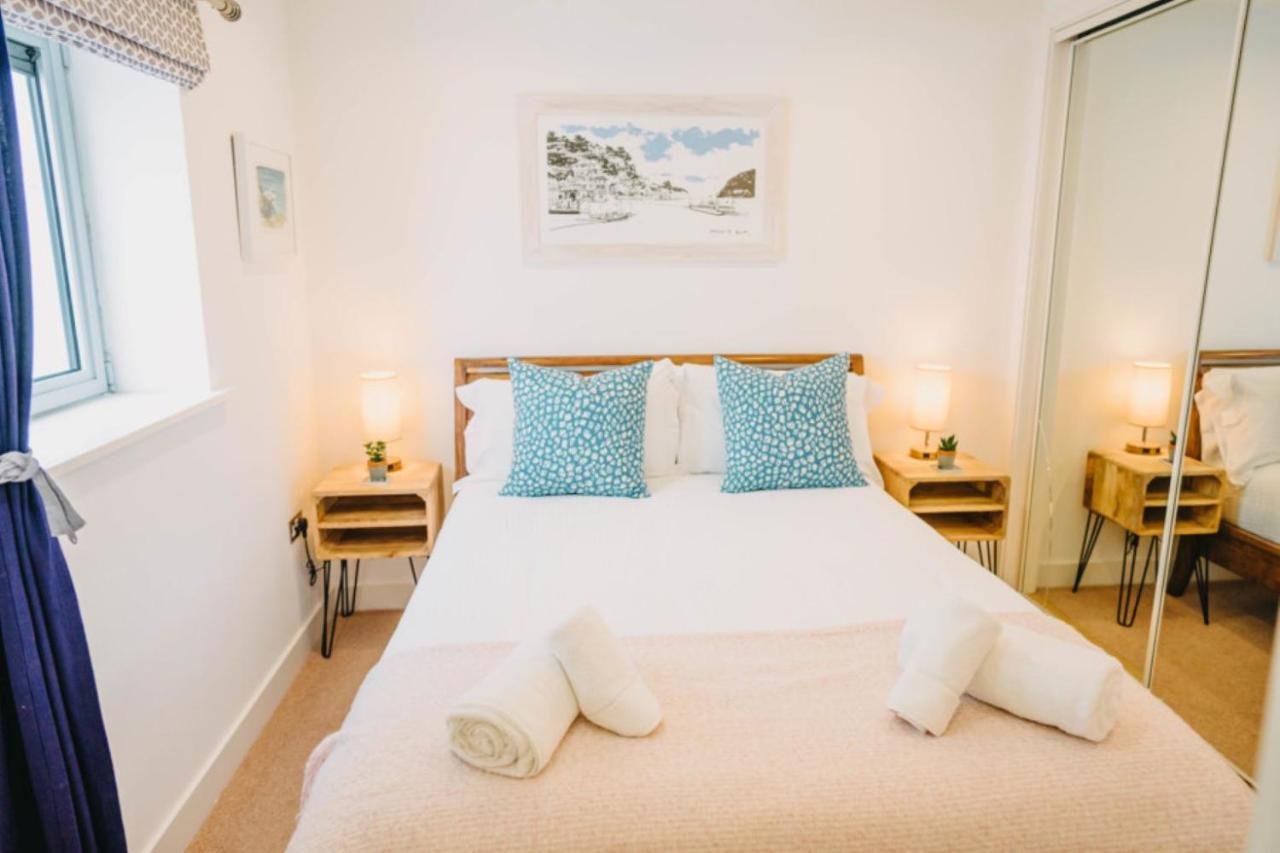 Sunset Waves Sea View Apartment Featuring Panoramic Views & Parking New Quay Exteriér fotografie