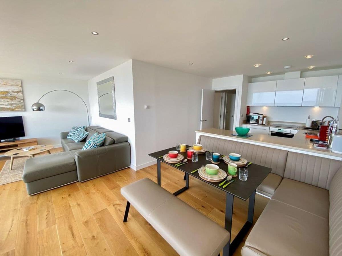 Sunset Waves Sea View Apartment Featuring Panoramic Views & Parking New Quay Exteriér fotografie