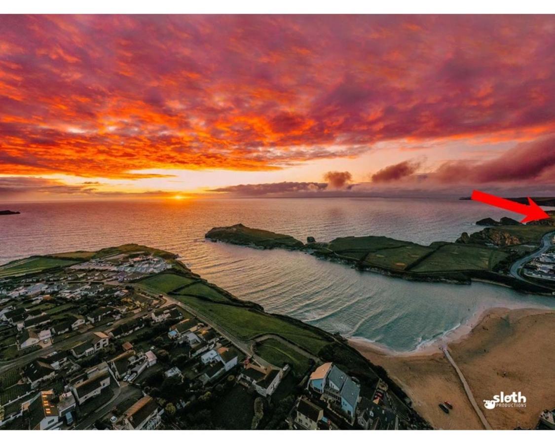 Sunset Waves Sea View Apartment Featuring Panoramic Views & Parking New Quay Pokoj fotografie