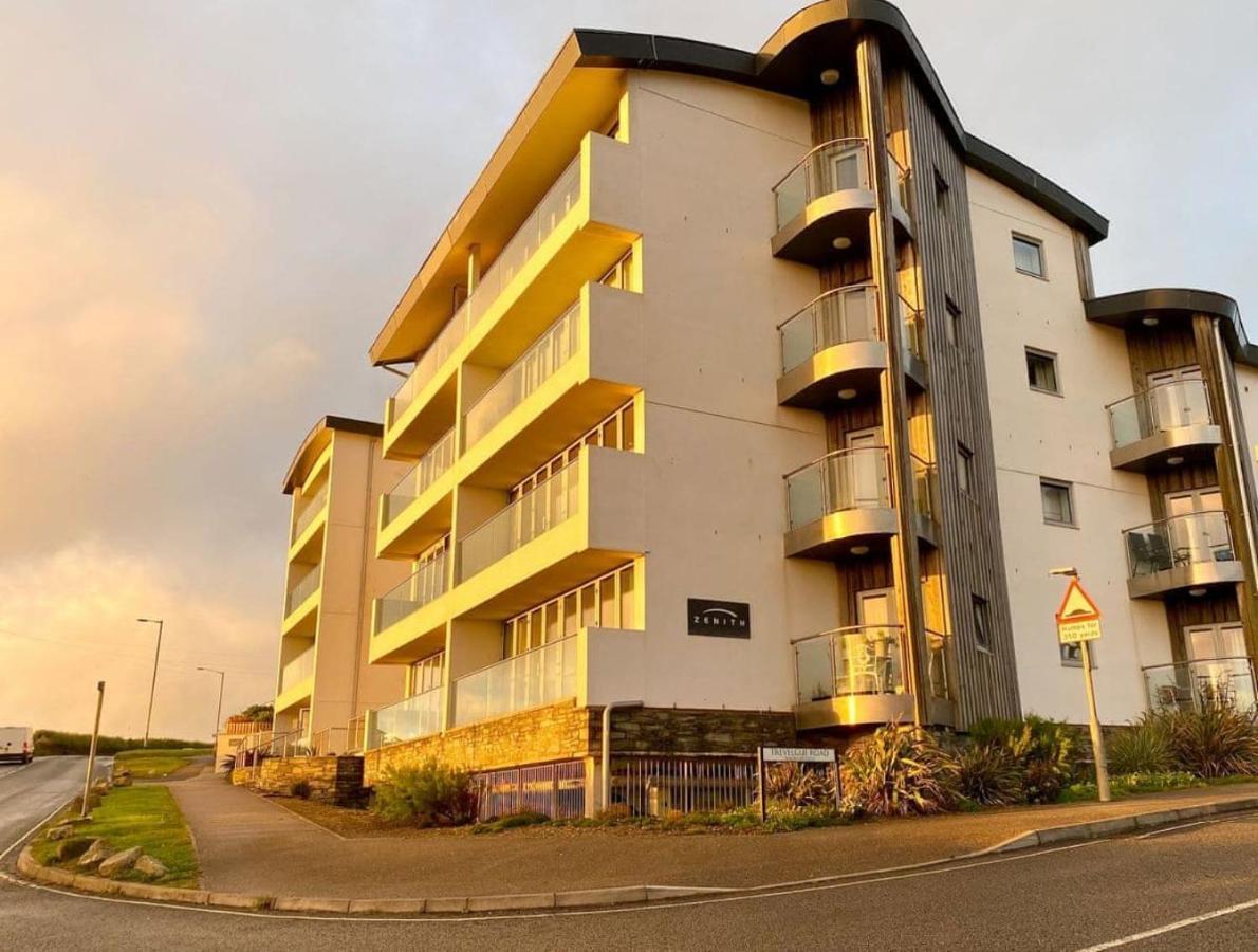 Sunset Waves Sea View Apartment Featuring Panoramic Views & Parking New Quay Exteriér fotografie